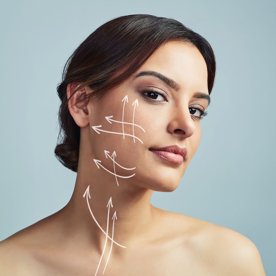 Mulher em Lifting facial para rejuvenescimento do rosto